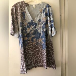 Sift Print/Blue Floral & Brown Spot V‑Neck Tunic